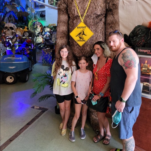 Welcome to Popley’s Closet ☀️ - Picture 9 of 14